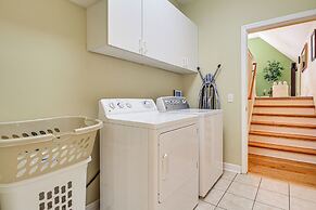 Spacious Richmond Hill Hideaway w/ Deck!