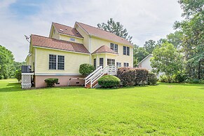 Spacious Richmond Hill Hideaway w/ Deck!