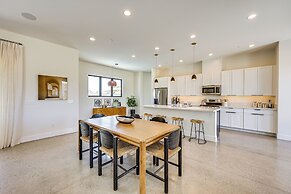 ~ 10 Mi to Joshua Tree: Luxe Yucca Valley Home