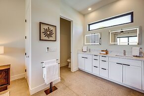 ~ 10 Mi to Joshua Tree: Luxe Yucca Valley Home