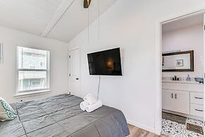 Walk to Beach & State Park: Texas Gulf Coast Home