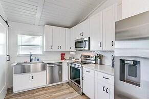 Walk to Beach & State Park: Texas Gulf Coast Home