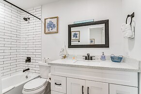 Walk to Beach & State Park: Texas Gulf Coast Home