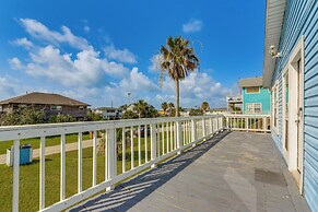 Walk to Beach & State Park: Texas Gulf Coast Home