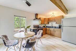 Roscommon Chalet w/ Hot Tub Near Higgins Lake!