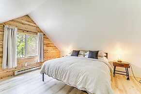 Roscommon Chalet w/ Hot Tub Near Higgins Lake!