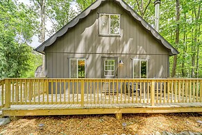 Roscommon Chalet w/ Hot Tub Near Higgins Lake!