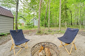 Roscommon Chalet w/ Hot Tub Near Higgins Lake!