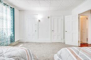 Walkable Nashua Apartment - Close to Downtown!