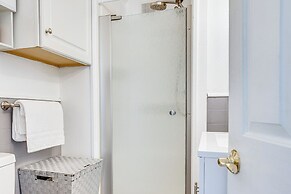 Walkable Nashua Apartment - Close to Downtown!