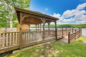 Walk to Alpine Lake: Terra Alta Cabin w/ Deck