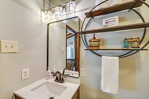 Walk to Alpine Lake: Terra Alta Cabin w/ Deck