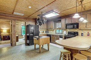 Pet-friendly Ehrhardt Home w/ Private Pond & Yard!