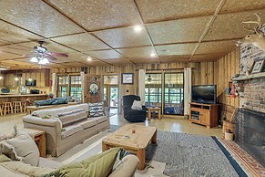 Pet-friendly Ehrhardt Home w/ Private Pond & Yard!