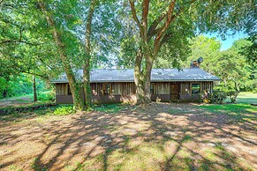 Pet-friendly Ehrhardt Home w/ Private Pond & Yard!