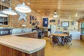 Pet-friendly Ehrhardt Home w/ Private Pond & Yard!