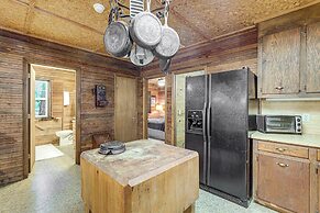 Pet-friendly Ehrhardt Home w/ Private Pond & Yard!