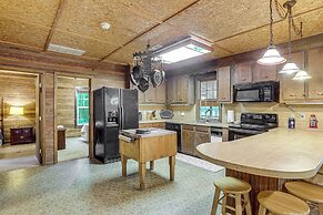 Pet-friendly Ehrhardt Home w/ Private Pond & Yard!