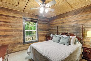 Pet-friendly Ehrhardt Home w/ Private Pond & Yard!