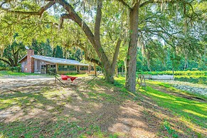 Pet-friendly Ehrhardt Home w/ Private Pond & Yard!