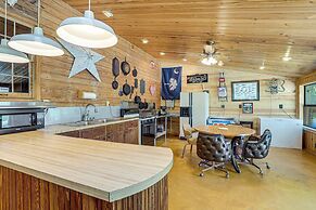 Pet-friendly Ehrhardt Home w/ Private Pond & Yard!