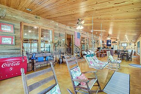 Pet-friendly Ehrhardt Home w/ Private Pond & Yard!