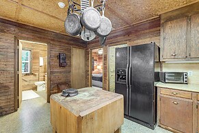Pet-friendly Ehrhardt Home w/ Private Pond & Yard!
