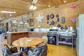 Pet-friendly Ehrhardt Home w/ Private Pond & Yard!
