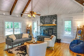 ~ 10 Mi to Downtown: Murfreesboro Area Cabin