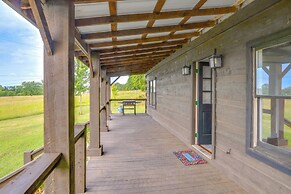 ~ 10 Mi to Downtown: Murfreesboro Area Cabin