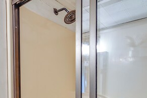 ~ 10 Mi to Downtown: Murfreesboro Area Cabin