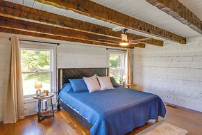 ~ 10 Mi to Downtown: Murfreesboro Area Cabin