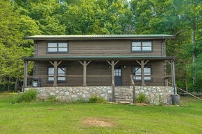 ~ 10 Mi to Downtown: Murfreesboro Area Cabin
