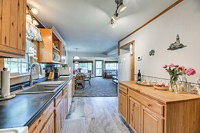 Cottage on Lamoka Lake w/ Deck, Grill & 3 Kayaks