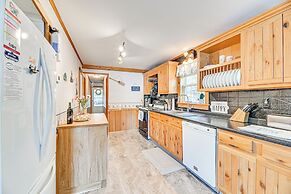 Cottage on Lamoka Lake w/ Deck, Grill & 3 Kayaks