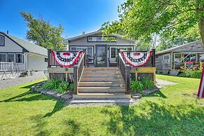 Cottage on Lamoka Lake w/ Deck, Grill & 3 Kayaks