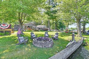 Cottage on Lamoka Lake w/ Deck, Grill & 3 Kayaks