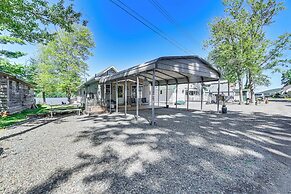 Cottage on Lamoka Lake w/ Deck, Grill & 3 Kayaks