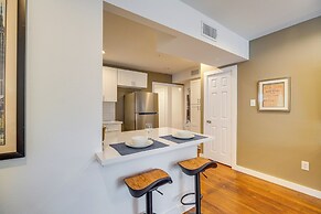 Fourth Ward Apartment: 1 Mi to Downtown Houston!