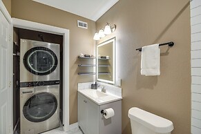 Fourth Ward Apartment: 1 Mi to Downtown Houston!