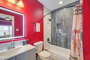 Pet-friendly Houston Apartment: 1 Mi to Downtown!