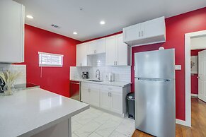 Pet-friendly Houston Apartment: 1 Mi to Downtown!