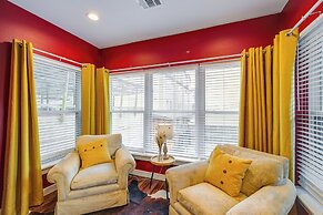 Pet-friendly Houston Apartment: 1 Mi to Downtown!