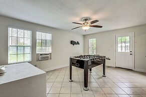 1 Mi to Moody Gardens & Beaches: Galveston Home