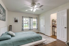 1 Mi to Moody Gardens & Beaches: Galveston Home