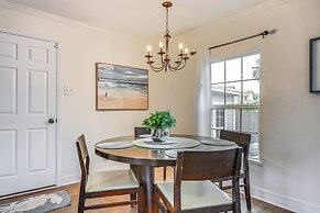 1 Mi to Moody Gardens & Beaches: Galveston Home