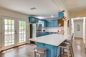 1 Mi to Moody Gardens & Beaches: Galveston Home