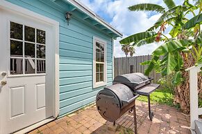 1 Mi to Moody Gardens & Beaches: Galveston Home