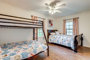 1 Mi to Moody Gardens & Beaches: Galveston Home