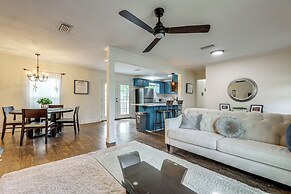 1 Mi to Moody Gardens & Beaches: Galveston Home